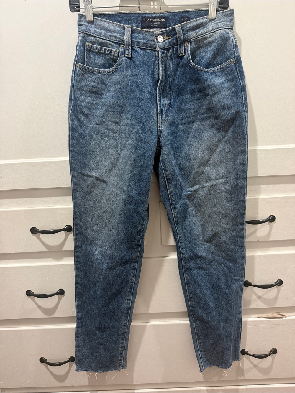 Lucky Brand Women’s High Rise size 2/26 faded blue Mom’s Drew ankle